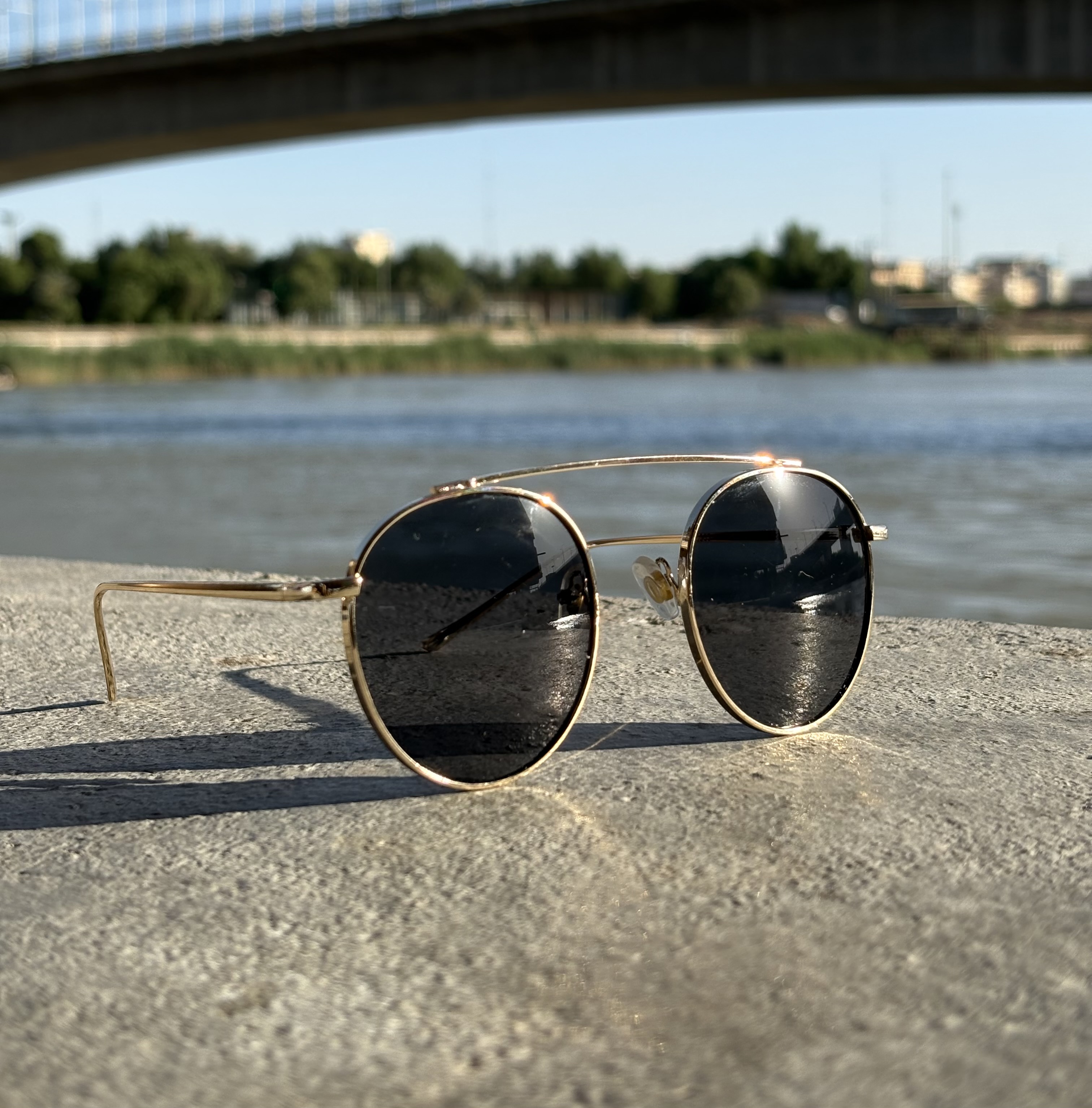 عینک آفتابی مردانه زنانه برند Rayban فریم فلزی طلایی یووی۴۰۰